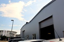 Halle-mit-Buerogebaeude-Massenbach